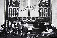 The Lewis-Ruth Band led by Mackeben in their stage set from the original 1928 Berlin production